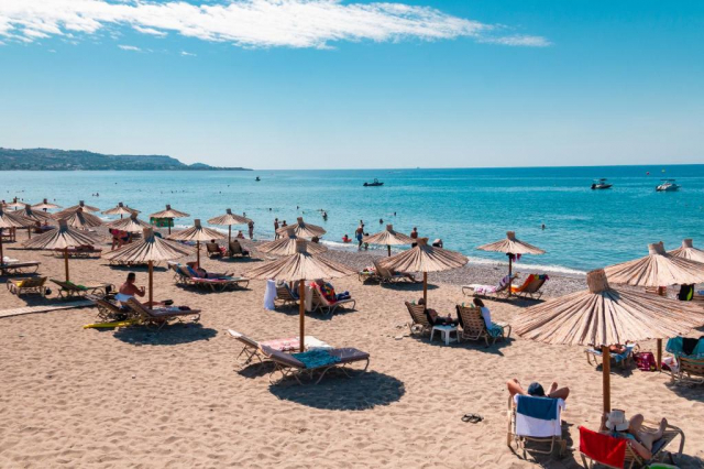 01.07 avion Bucuresti, Grecia - Rhodos Lardos, Hotel Sun Beach Lindos 743 EURO, 7 nopti, All inclusive