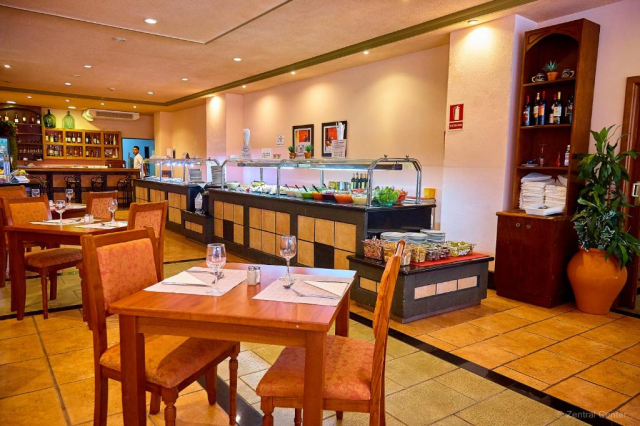 07.07 avion Bucuresti, Spania - Tenerife Playa de las Americas, Hotel Zentral Center 920 EURO, 7 nopti, Fara masa