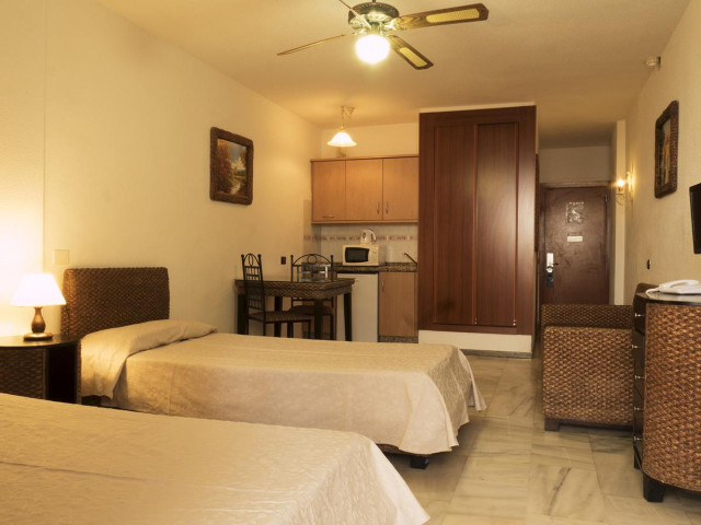 07.07 avion Bucuresti, Spania - Tenerife Playa de las Americas, Hotel Las Piramides Resort 910 EURO, 7 nopti, Fara masa