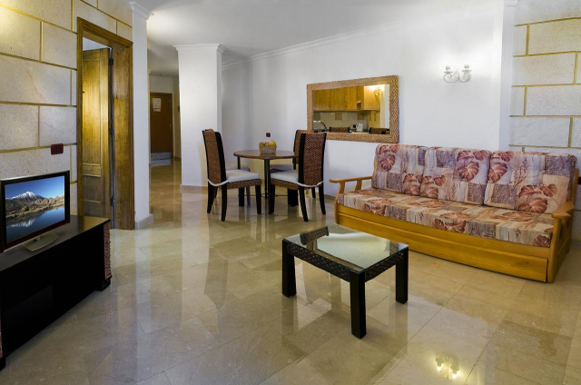 07.07 avion Bucuresti, Spania - Tenerife Playa de las Americas, Hotel Las Piramides Resort 910 EURO, 7 nopti, Fara masa