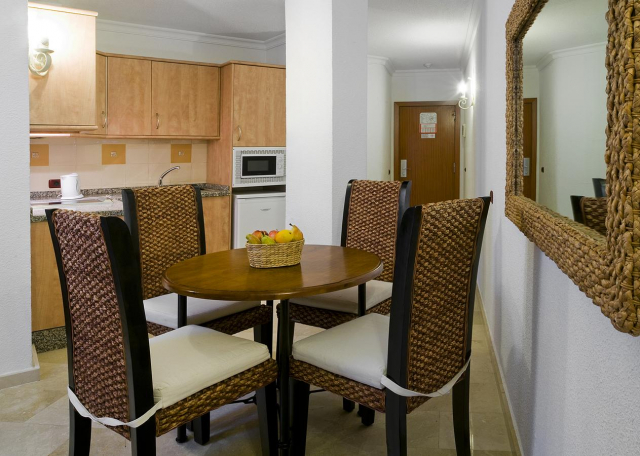 07.07 avion Bucuresti, Spania - Tenerife Playa de las Americas, Hotel Las Piramides Resort 910 EURO, 7 nopti, Fara masa