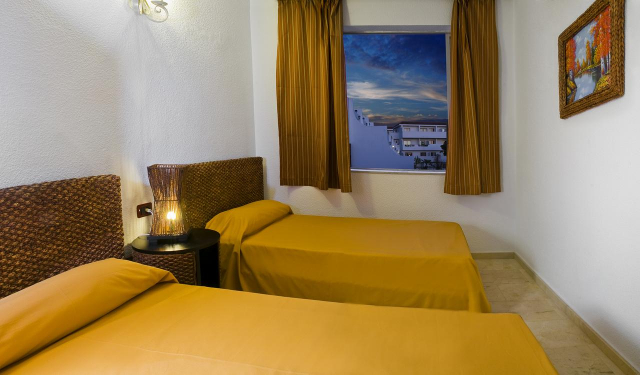 07.07 avion Bucuresti, Spania - Tenerife Playa de las Americas, Hotel Las Piramides Resort 910 EURO, 7 nopti, Fara masa