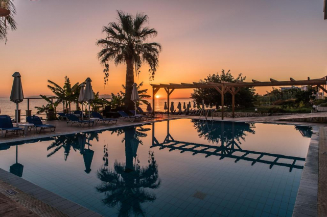 09.07 avion Bucuresti, Grecia - Zakynthos Tsilivi, Belussi Beach Hotel & Suites 626 EURO, 7 nopti, Mic dejun inclus