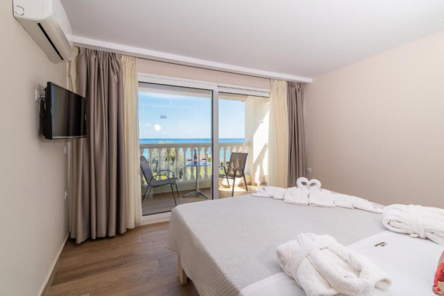 09.07 avion Bucuresti, Grecia - Zakynthos Tsilivi, Belussi Beach Hotel & Suites 626 EURO, 7 nopti, Mic dejun inclus
