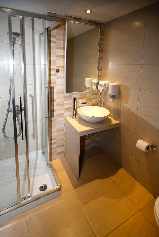 17.09 avion Bucuresti, Grecia - Creta - Heraklion Hersonissos, Hotel Golden Beach Hersonissos 665 EURO, 7 nopti, Demipensiune inclusa