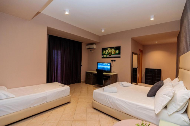 29.07 avion Bucuresti, Albania - Litoral Albania Vlora, Hotel Aliko 479 EURO, 7 nopti, Mic dejun inclus