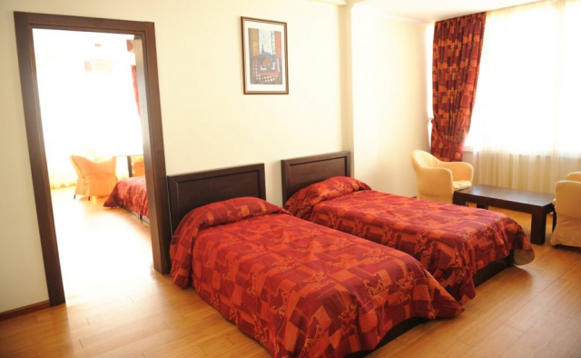 29.07 avion Bucuresti, Albania - Litoral Albania Durres, Hotel Leonardo 616 EURO, 7 nopti, Mic dejun inclus
