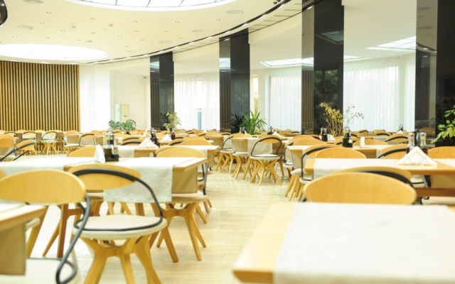 29.07 avion Bucuresti, Albania - Litoral Albania Durres, Hotel Leonardo 616 EURO, 7 nopti, Mic dejun inclus