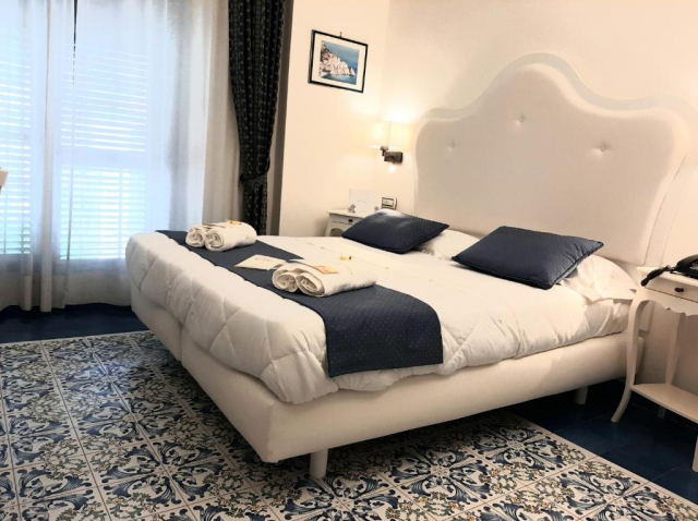 31.07 avion Bucuresti, Italia - Coasta Amalfitana Minori, Santa Lucia Hotel 1037 EURO, 7 nopti, Mic dejun inclus