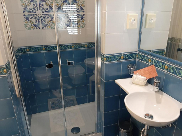 31.07 avion Bucuresti, Italia - Coasta Amalfitana Minori, Santa Lucia Hotel 1037 EURO, 7 nopti, Mic dejun inclus