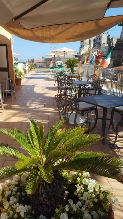 31.07 avion Bucuresti, Italia - Coasta Amalfitana Minori, Santa Lucia Hotel 1037 EURO, 7 nopti, Mic dejun inclus