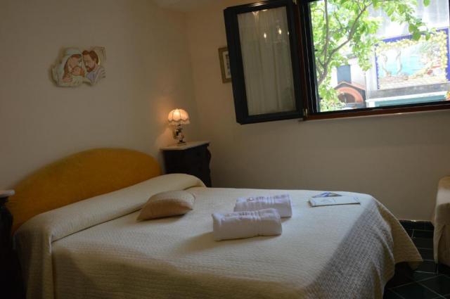 31.07 avion Bucuresti, Italia - Coasta Amalfitana Minori, Santa Lucia Hotel 1037 EURO, 7 nopti, Mic dejun inclus
