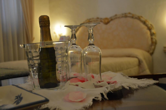 31.07 avion Bucuresti, Italia - Coasta Amalfitana Minori, Santa Lucia Hotel 1037 EURO, 7 nopti, Mic dejun inclus