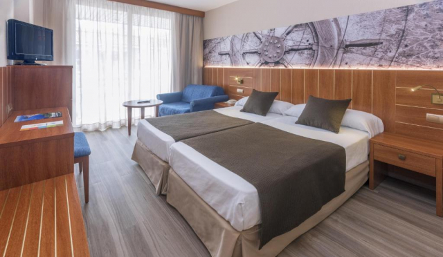 03.09 avion Bucuresti, Spania - Costa Brava - Barcelona Lloret de Mar, Hotel GHT Aquarium & Spa 714 EURO, 7 nopti, Mic dejun inclus
