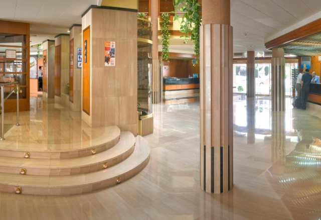 03.09 avion Bucuresti, Spania - Costa Brava - Barcelona Lloret de Mar, Hotel GHT Aquarium & Spa 714 EURO, 7 nopti, Mic dejun inclus