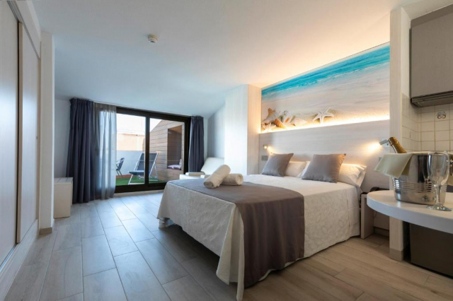 03.09 avion Bucuresti, Spania - Costa Brava - Barcelona Calella, Aparthotel Miami Park 675 EURO, 7 nopti, Fara masa