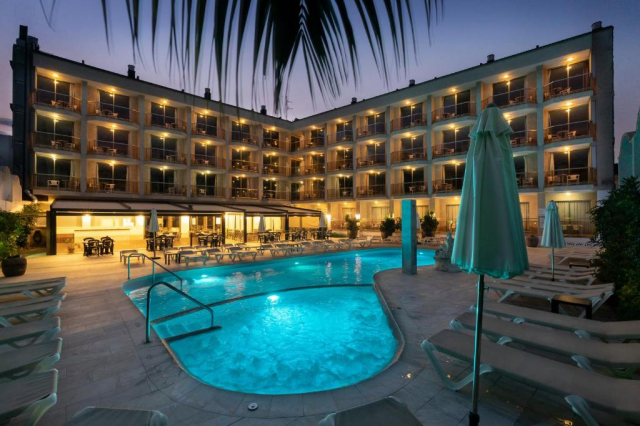 03.09 avion Bucuresti, Spania - Costa Brava - Barcelona Calella, Aparthotel Miami Park 675 EURO, 7 nopti, Fara masa