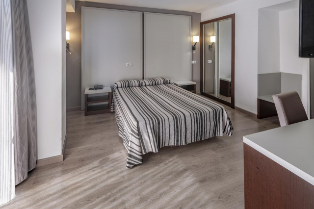 03.09 avion Bucuresti, Spania - Costa Brava - Barcelona Calella, Hotel Summer 685 EURO, 7 nopti, Demipensiune inclusa