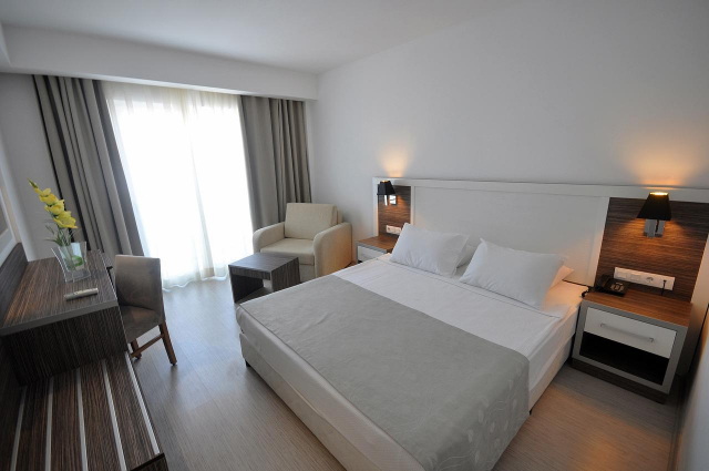 20.08 avion Bucuresti, Turcia - Regiunea Marea Egee Bodrum, Club Shark Hotel 704 EURO, 7 nopti, All inclusive