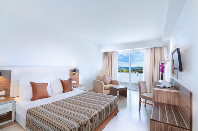 20.08 avion Bucuresti, Turcia - Regiunea Marea Egee Bodrum, Club Shark Hotel 704 EURO, 7 nopti, All inclusive