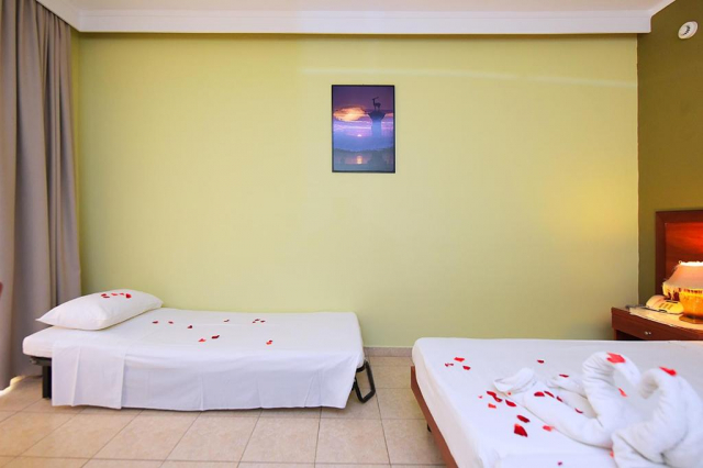 19.08 avion Bucuresti, Grecia - Rhodos Kremasti, Esmeralda Hotel 498 EURO, 7 nopti, Mic dejun inclus