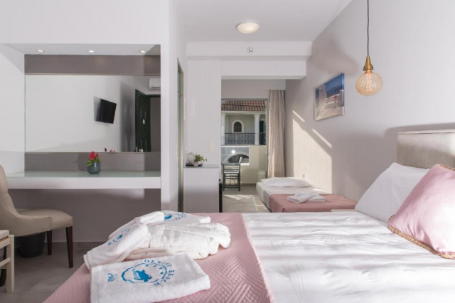 10.09 avion Bucuresti, Grecia - Zakynthos Laganas, Hotel and Apartments Denise Beach 655 EURO, 7 nopti, Fara masa