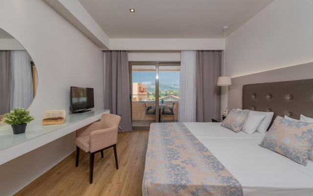 10.09 avion Bucuresti, Grecia - Zakynthos Laganas, Oscar Hotel 557 EURO, 7 nopti, Mic dejun inclus
