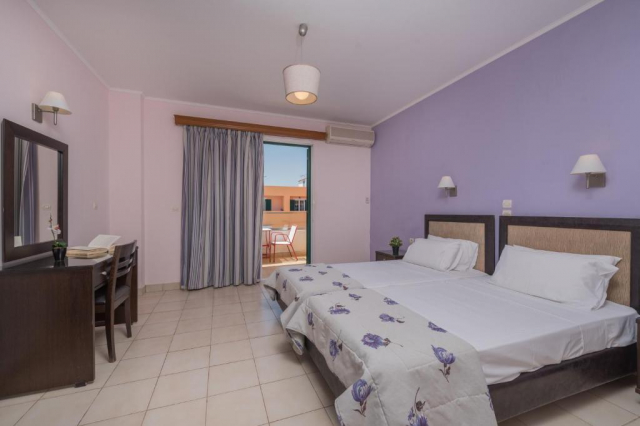 10.09 avion Bucuresti, Grecia - Zakynthos Laganas, Oscar Hotel 557 EURO, 7 nopti, Mic dejun inclus