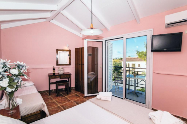 10.09 avion Bucuresti, Grecia - Zakynthos Laganas, Aura Hotel 518 EURO, 7 nopti, Fara masa