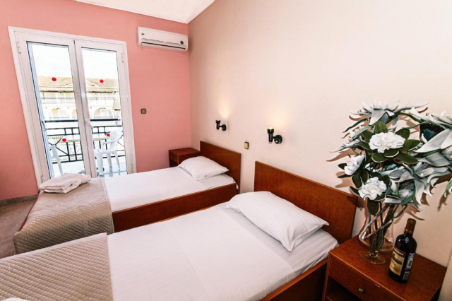 10.09 avion Bucuresti, Grecia - Zakynthos Laganas, Aura Hotel 518 EURO, 7 nopti, Fara masa
