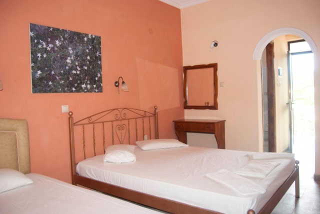 10.09 avion Bucuresti, Grecia - Zakynthos Laganas, Laganas Beach Hotel 518 EURO, 7 nopti, Mic dejun inclus