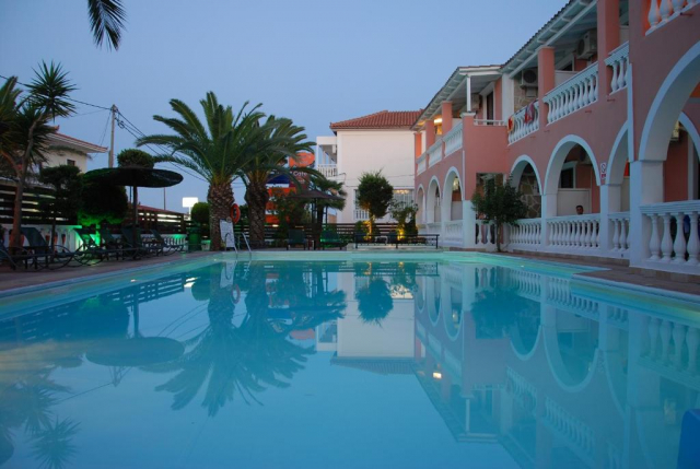 10.09 avion Bucuresti, Grecia - Zakynthos Laganas, Laganas Beach Hotel 518 EURO, 7 nopti, Mic dejun inclus