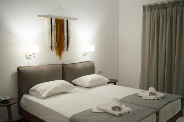 10.09 avion Bucuresti, Grecia - Zakynthos Argassi, Paradise Beach Hotel 567 EURO, 7 nopti, Mic dejun inclus