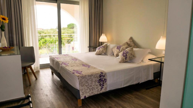 10.09 avion Bucuresti, Grecia - Zakynthos Tsilivi, Sunrise Zante - Adults Only Hotel 881 EURO, 7 nopti, Mic dejun inclus