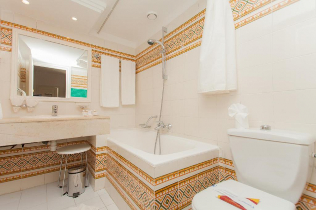 26.09 avion Bucuresti, Tunisia - Regiunea Hammamet Sousse, Hotel El Mouradi Club Kantaoui 508 EURO, 7 nopti, All inclusive