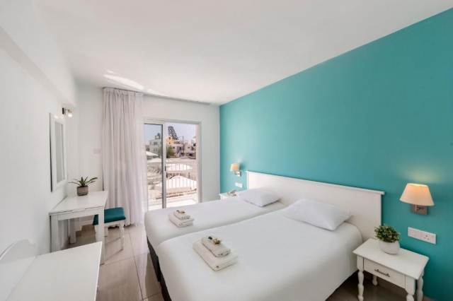 06.09 avion Bucuresti, Cipru - Zona Larnaca Ayia Napa, Mia Hotel Apartment 636 EURO, 7 nopti, Mic dejun inclus
