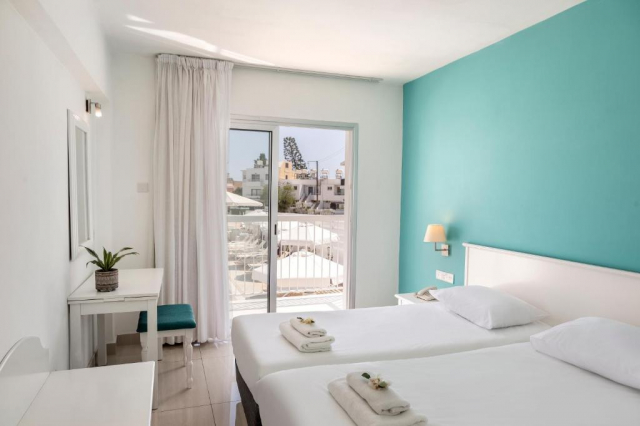 06.09 avion Bucuresti, Cipru - Zona Larnaca Ayia Napa, Mia Hotel Apartment 636 EURO, 7 nopti, Mic dejun inclus