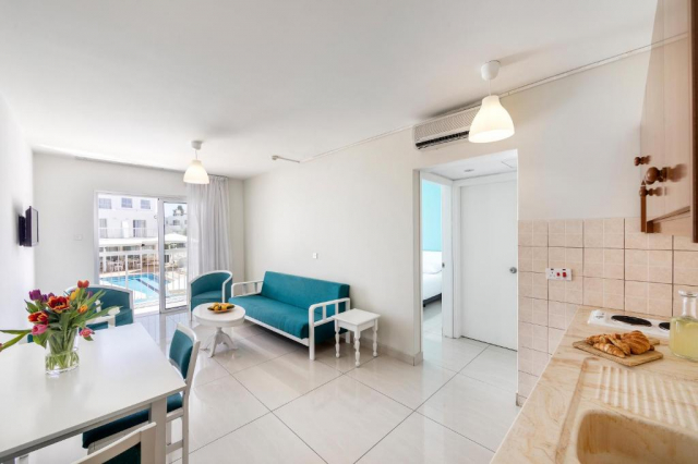06.09 avion Bucuresti, Cipru - Zona Larnaca Ayia Napa, Mia Hotel Apartment 636 EURO, 7 nopti, Mic dejun inclus