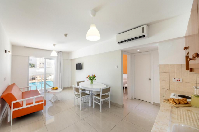 06.09 avion Bucuresti, Cipru - Zona Larnaca Ayia Napa, Mia Hotel Apartment 636 EURO, 7 nopti, Mic dejun inclus