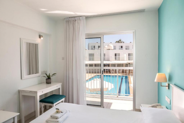 06.09 avion Bucuresti, Cipru - Zona Larnaca Ayia Napa, Mia Hotel Apartment 636 EURO, 7 nopti, Mic dejun inclus