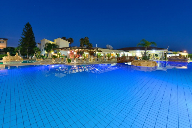 06.09 avion Bucuresti, Cipru - Zona Larnaca Ayia Napa, Makronisos Village 557 EURO, 7 nopti, Fara masa