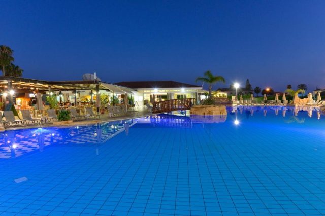 06.09 avion Bucuresti, Cipru - Zona Larnaca Ayia Napa, Makronisos Village 557 EURO, 7 nopti, Fara masa