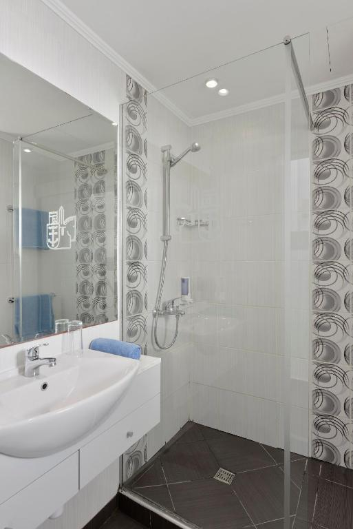 13.09 avion Bucuresti, Cipru - Zona Larnaca Ayia Napa, Napa Prince Hotel Apts 557 EURO, 7 nopti, Fara masa