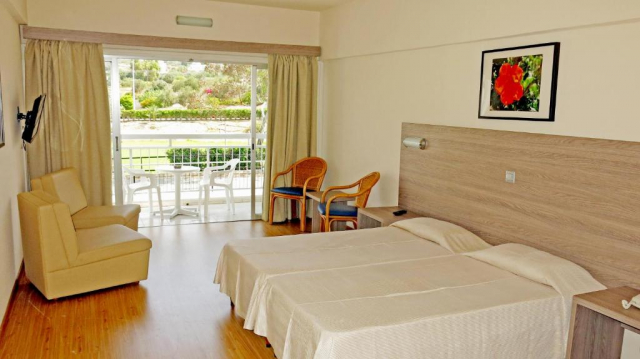 13.09 avion Bucuresti, Cipru - Zona Larnaca Ayia Napa, Marina Hotel 606 EURO, 7 nopti, Mic dejun inclus
