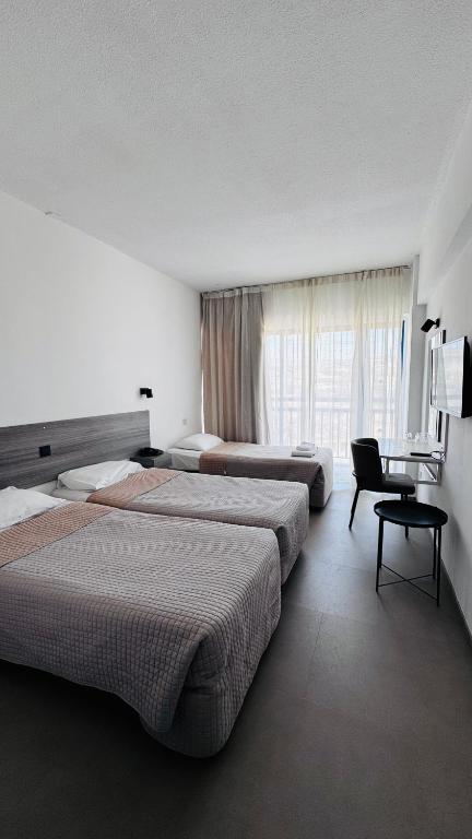 13.09 avion Bucuresti, Cipru - Zona Larnaca Limassol, Navarria Hotel 812 EURO, 7 nopti, Demipensiune inclusa
