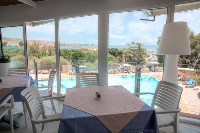 26.09 avion Bucuresti, Spania - Gran Canaria Playa del Ingles, Apartments Corona Roja 704 EURO, 7 nopti, Mic dejun inclus