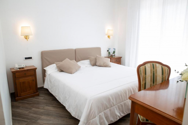 09.10 avion Bucuresti, Italia - Coasta Amalfitana Pimonte, Sant'Angelo 783 EURO, 7 nopti, Mic dejun inclus