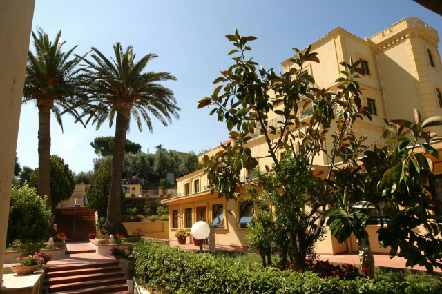 09.10 avion Bucuresti, Italia - Coasta Amalfitana Sorrento, Hotel Villa Igea 851 EURO, 7 nopti, Mic dejun inclus