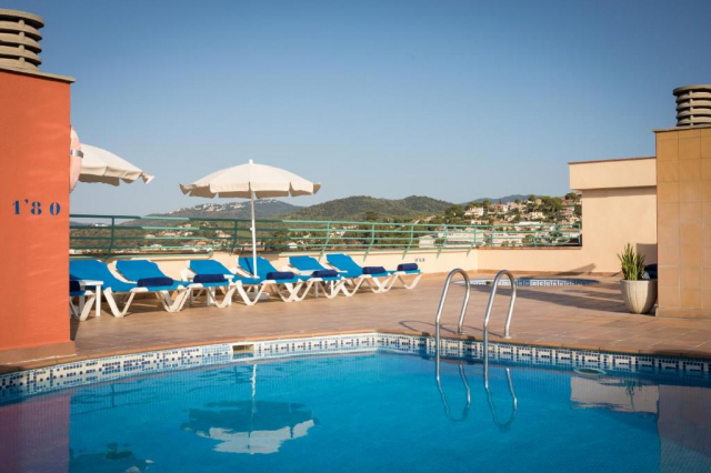 25.09 avion Bucuresti, Spania - Costa Brava - Barcelona Santa Susanna, Hotel htop Royal Sun Suites 616 EURO, 7 nopti, Mic dejun inclus