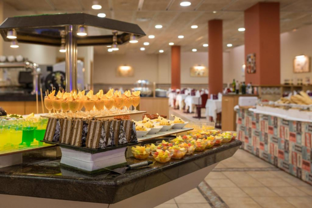 25.09 avion Bucuresti, Spania - Costa Brava - Barcelona Santa Susanna, Hotel htop Royal Sun Suites 616 EURO, 7 nopti, Mic dejun inclus